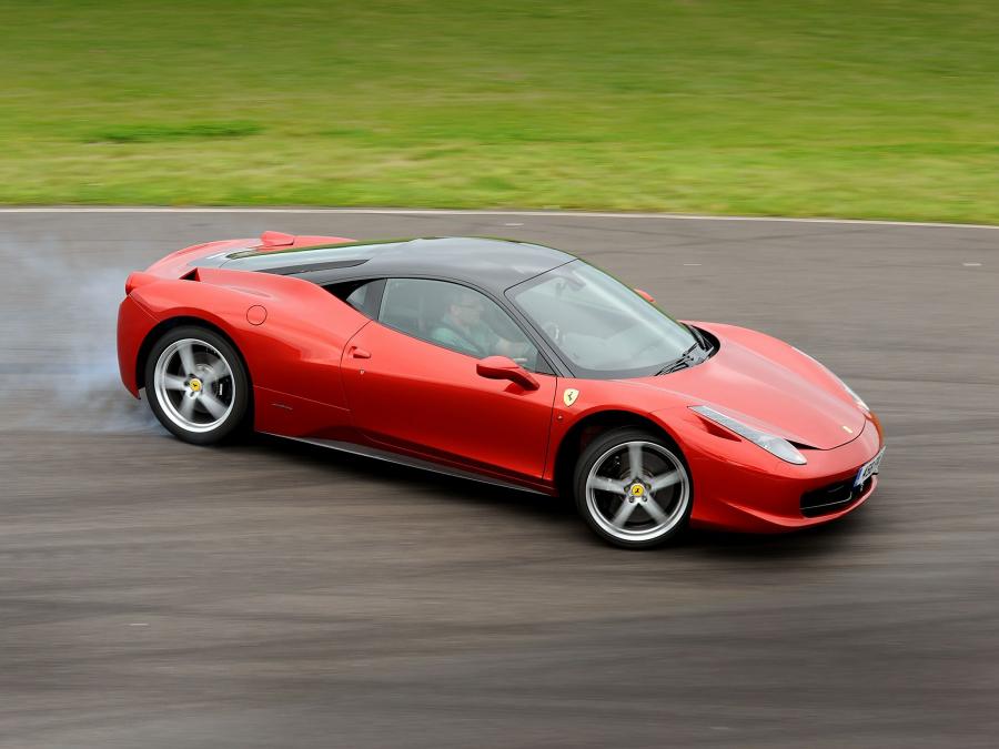  Ferrari 458 Italia 2009 года  (UK) (фото 13 из 21)